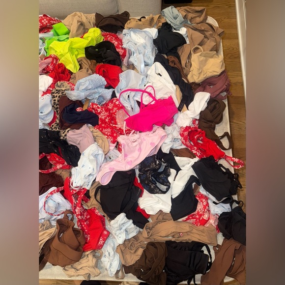 SKIMS Bundle of 200 Items Bralettes & Panties - Picture 3 of 3